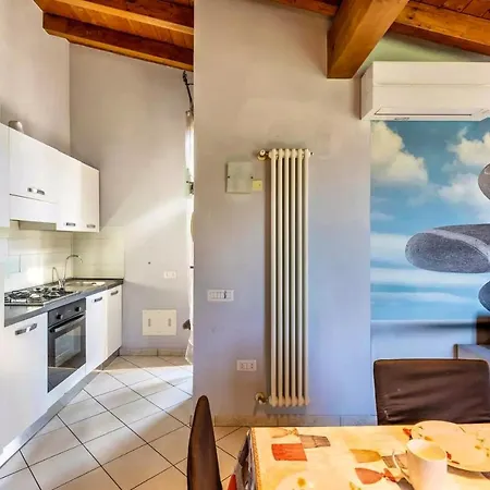 דירה Elegant In - 75 M² With Balcony ורונה
