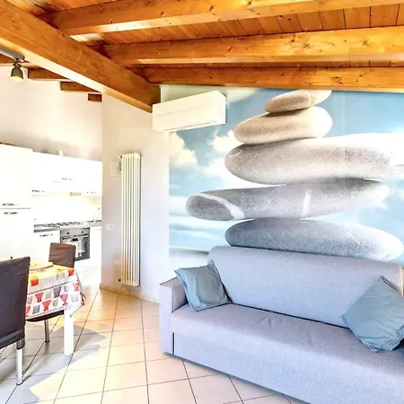 Elegant In 75 M² With Balcony
